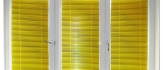 Żaluzje okienne żółte - wersja zintegrowana na ramie okiennej z prowadzeniem bocznym na żyłkach